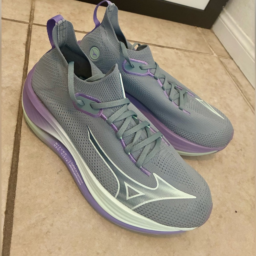 Mizuno Neo Vista Women’s 9.5